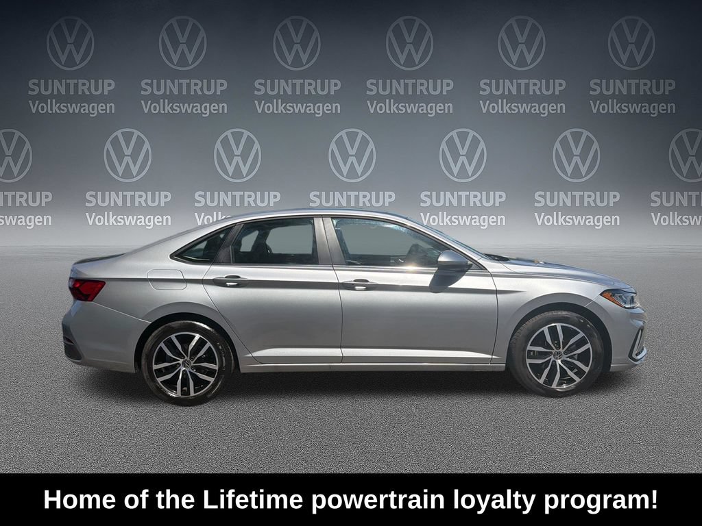 Used 2025 Volkswagen Jetta SE w/ Sunroof Package FWD image 7