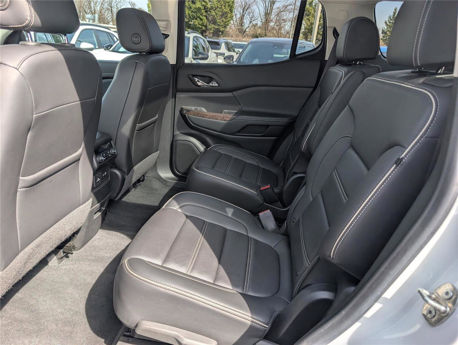 Used 2021 GMC Acadia Denali w/ Denali Ultimate Package image 15