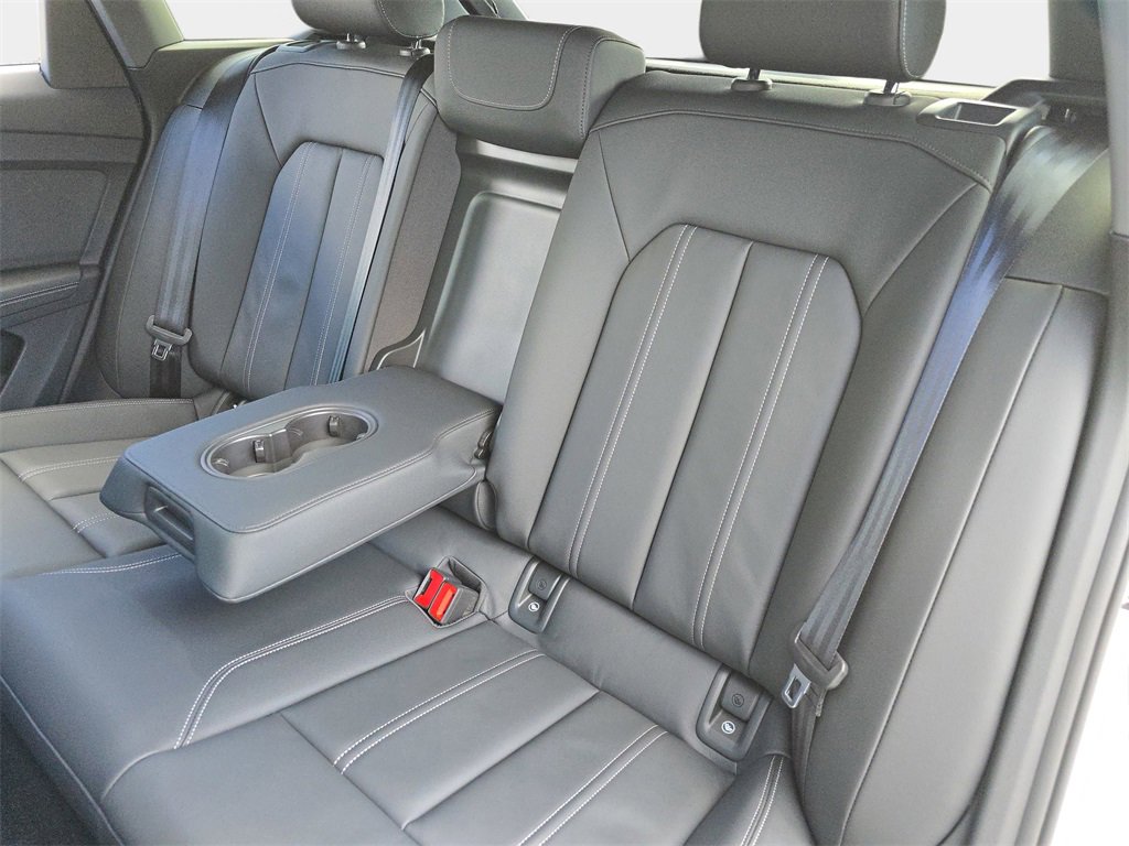 Used 2024 Audi Q4 e-tron Prestige image 18