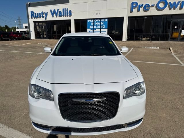Used 2019 Chrysler 300 Touring w/ Driver Convenience Group RWD image 5