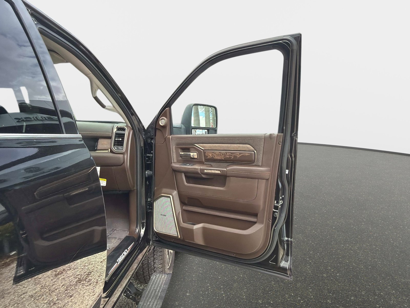 Used 2025 RAM 3500 Longhorn AWD/4WD image 21