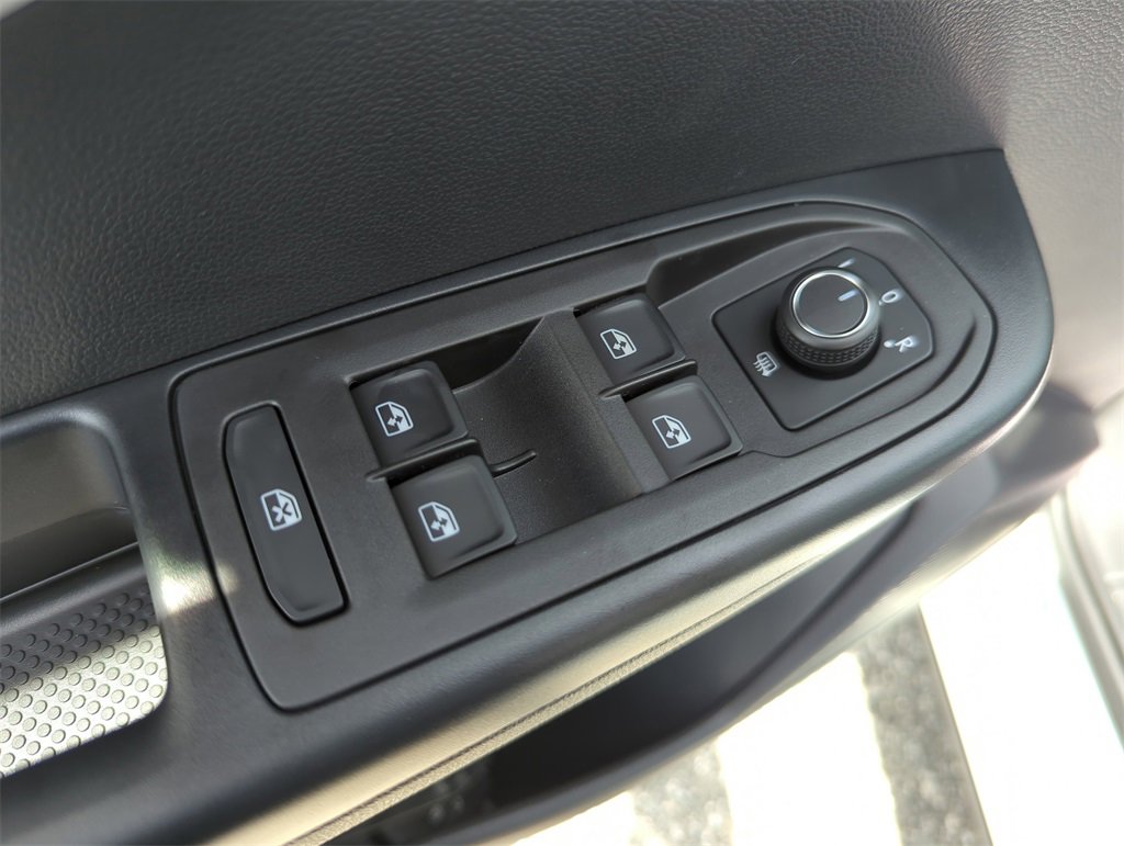 New 2025 Volkswagen Taos SE image 26