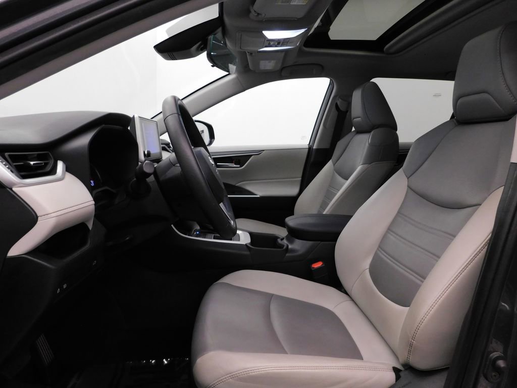 Used 2023 Toyota RAV4 XLE Premium image 12