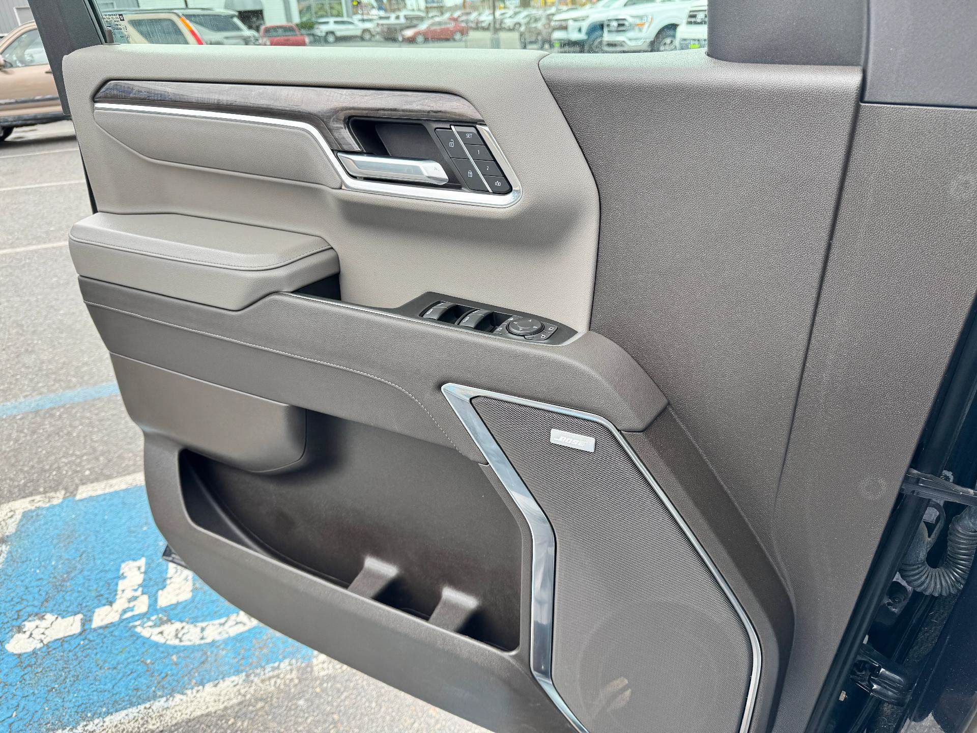 Used 2022 Chevrolet Silverado 1500 LTZ AWD/4WD image 28