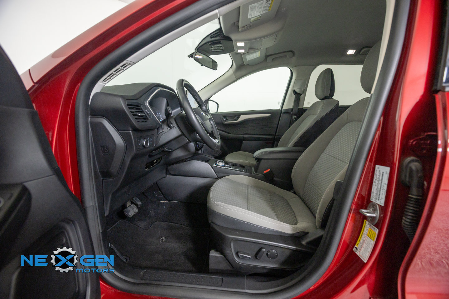 Used 2022 Ford Escape SE w/ SE Sport Appearance Package FWD image 12