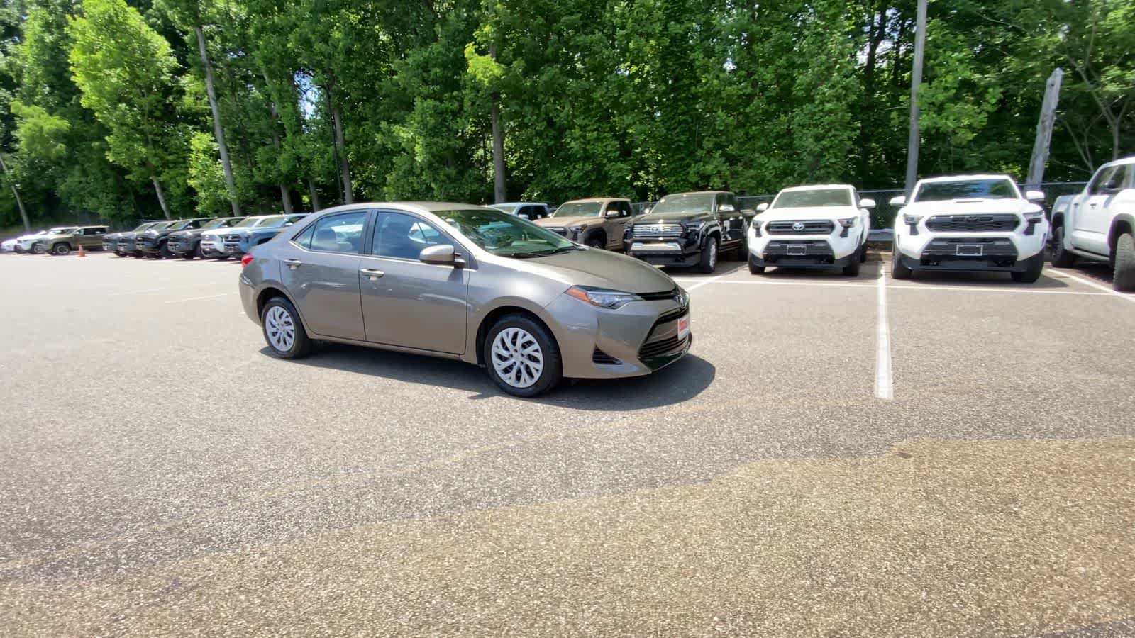 Used 2017 Toyota Corolla LE FWD image 4
