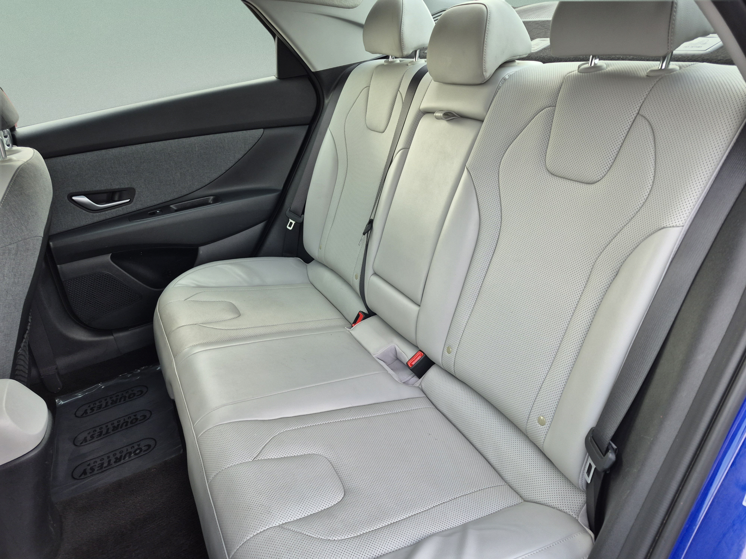 Used 2023 Hyundai Elantra Limited FWD image 16