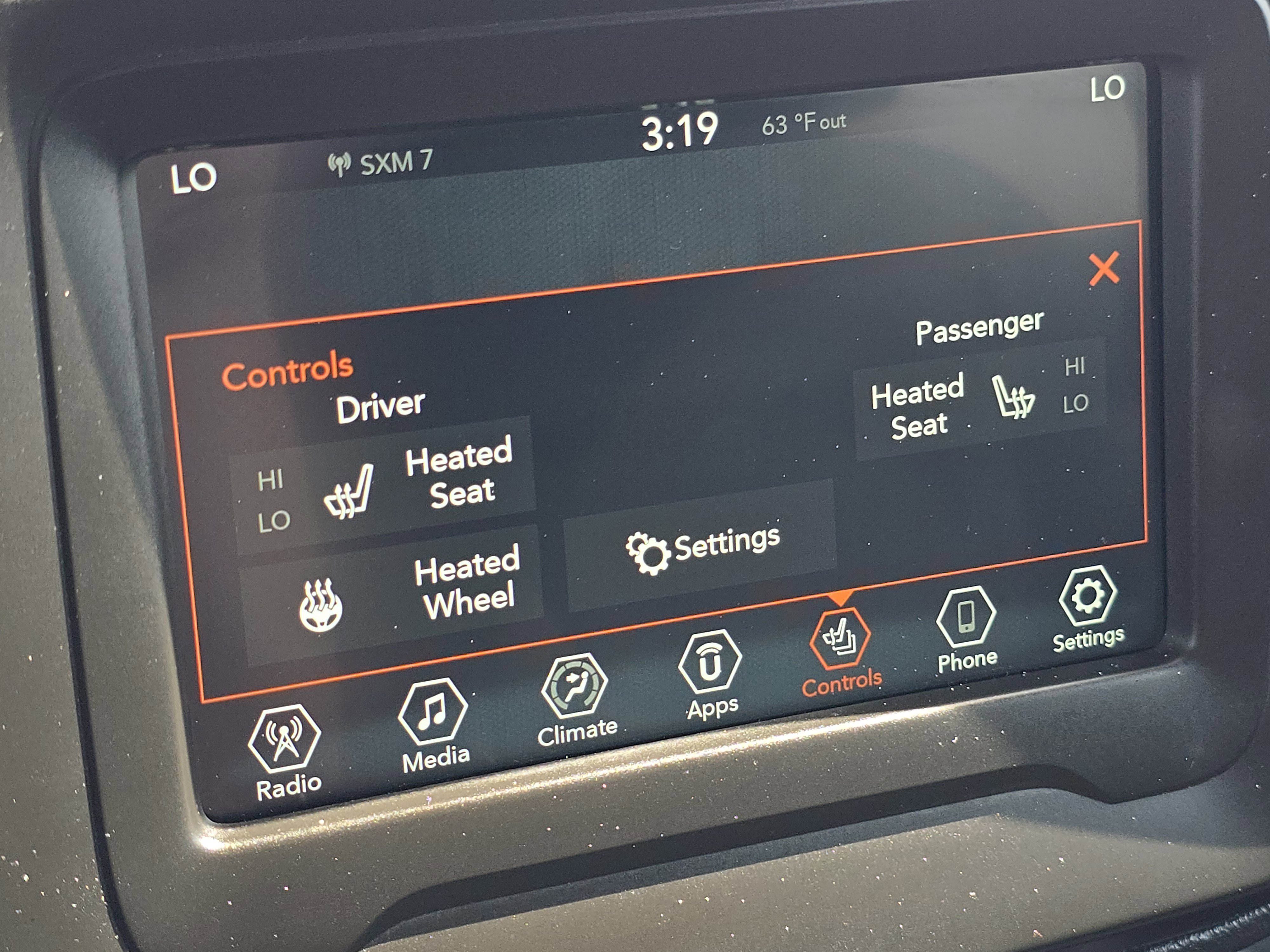 Used 2020 Jeep Renegade Latitude w/ Cold Weather Group image 30