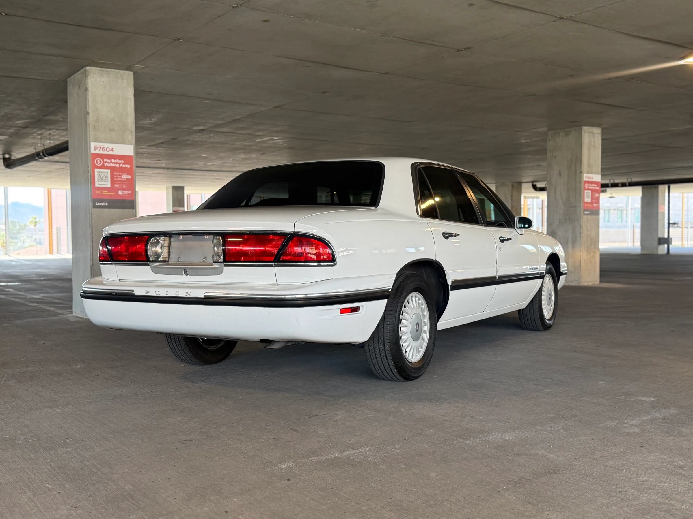 Used 1999 Buick Le Sabre Custom w/ Headliner Lighting Pkg FWD image 17