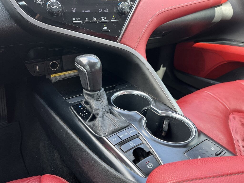 Used 2020 Toyota Camry XSE image 13