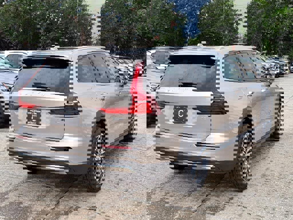 New 2026 Volvo V60 B5 Cross Country Plus w/ Protection Package Premier image 7