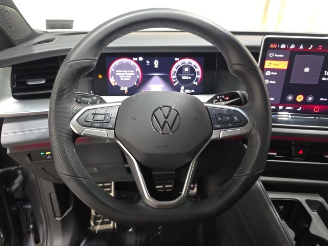 Used 2025 Volkswagen Tiguan SE R-Line AWD/4WD image 15