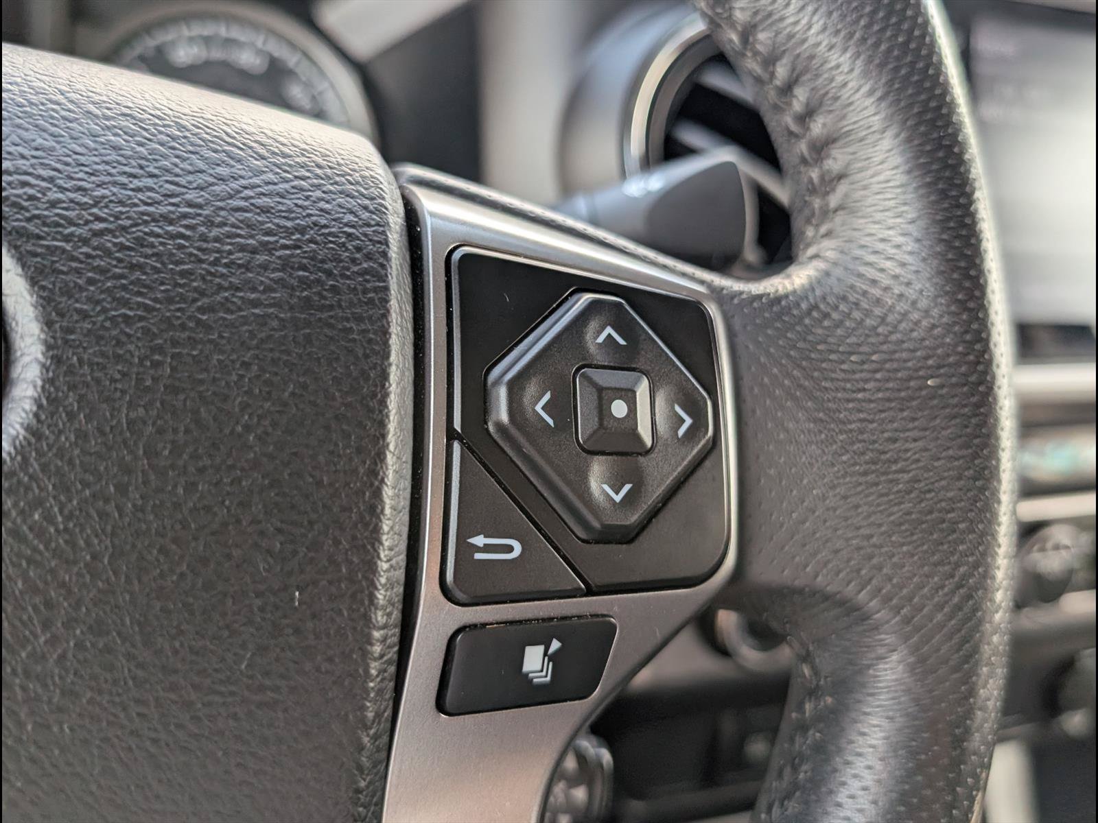 Used 2021 Toyota Tacoma SR5 AWD/4WD image 23
