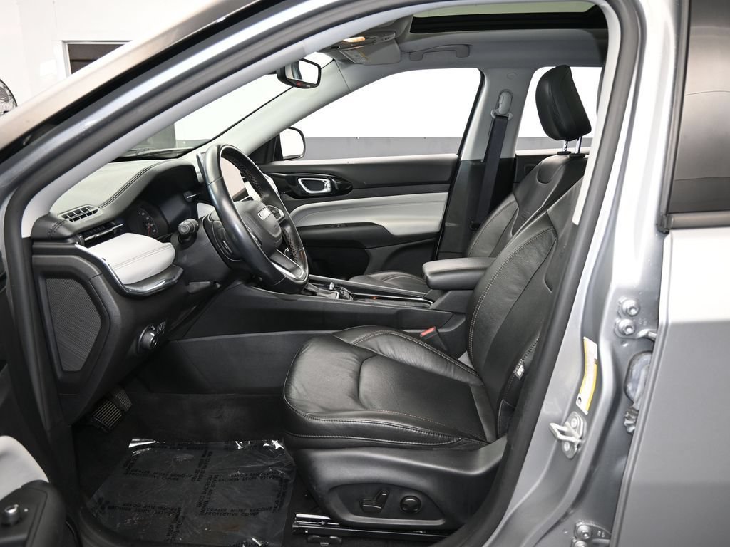 Used 2022 Jeep Compass Limited w/ Sun and Sound Group AWD/4WD image 11
