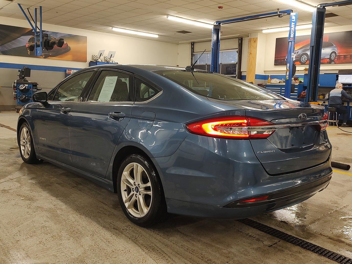 Used 2018 Ford Fusion SE FWD image 23