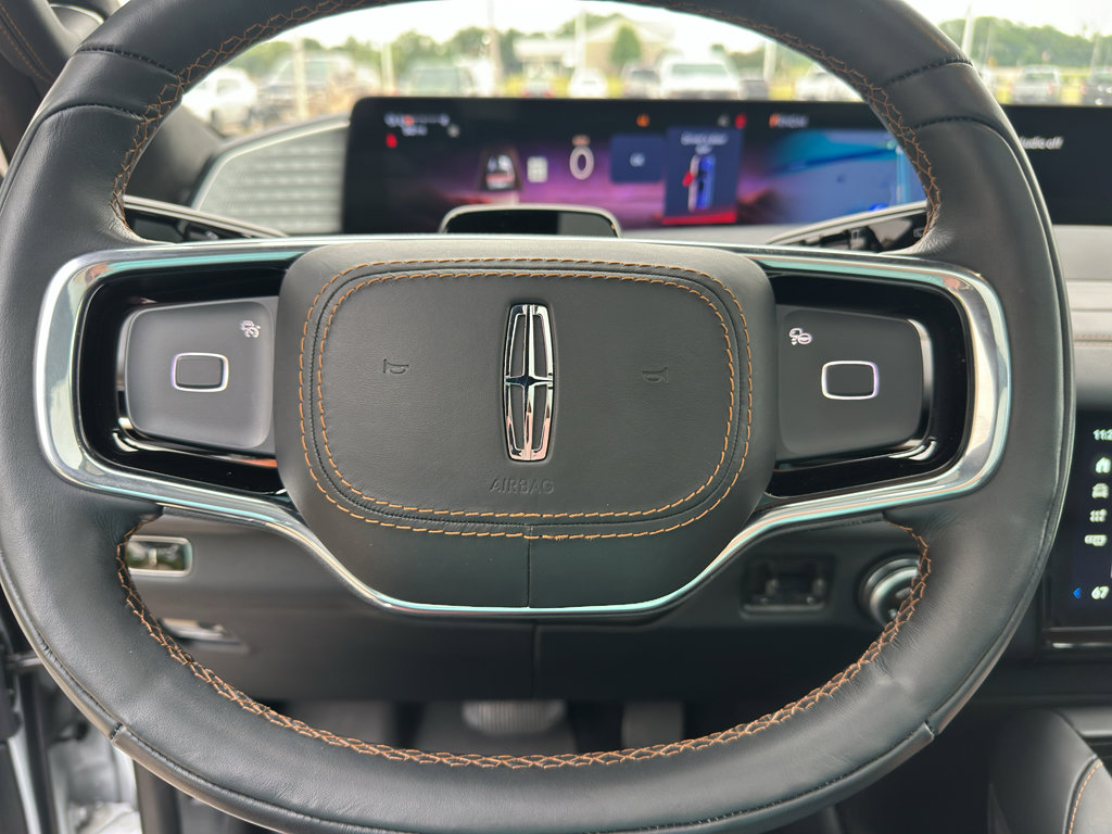 Used 2025 Lincoln Navigator Black Label AWD/4WD image 14