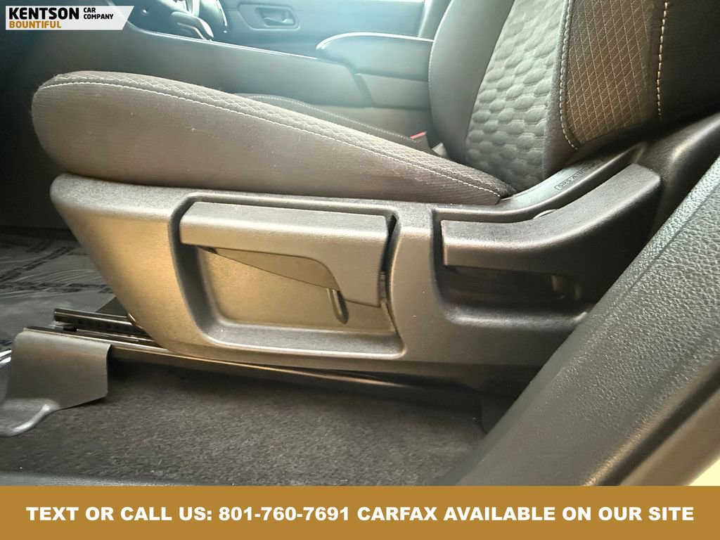 Used 2024 Nissan Pathfinder S image 23