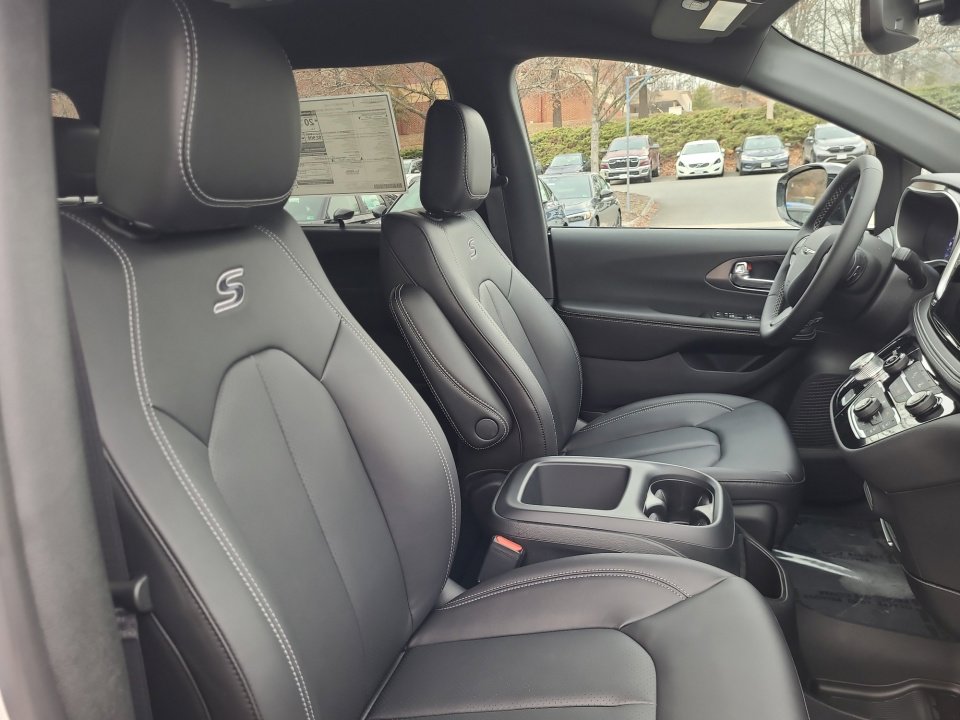 New 2026 Chrysler Pacifica Select w/ S Appearance Package image 28