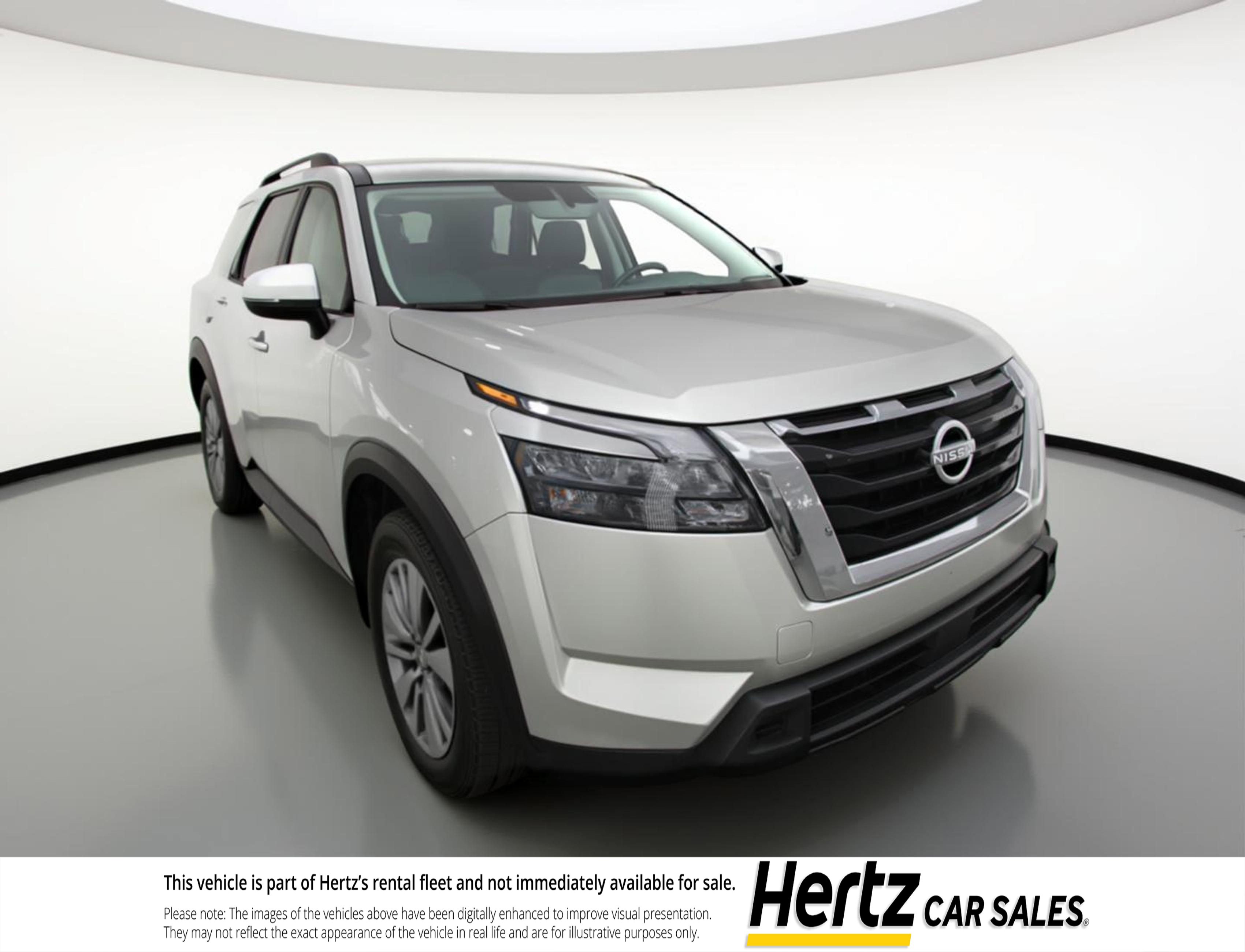 Used 2025 Nissan Pathfinder SV image 1