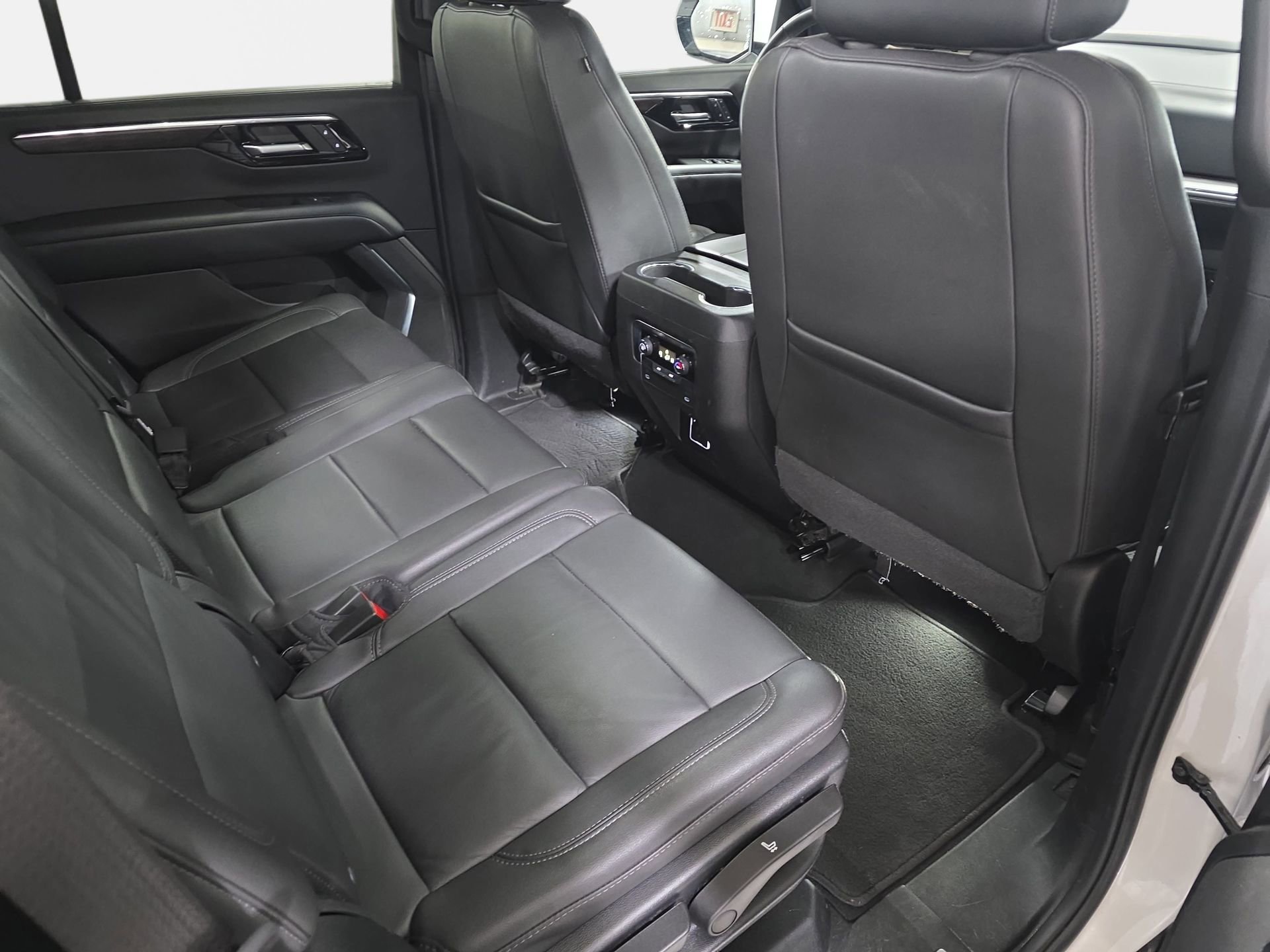 Used 2025 Chevrolet Tahoe Z71 AWD/4WD image 11