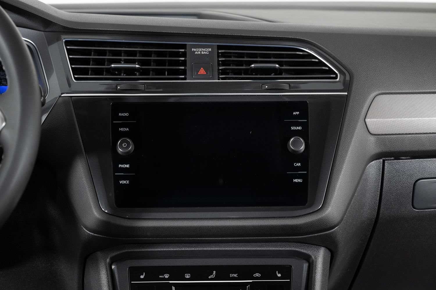 Used 2023 Volkswagen Tiguan SE AWD/4WD image 35