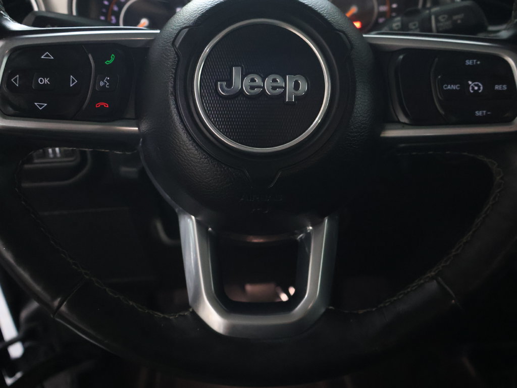 Used 2018 Jeep Wrangler Unlimited Sahara w/ Dual Top Group AWD/4WD image 18