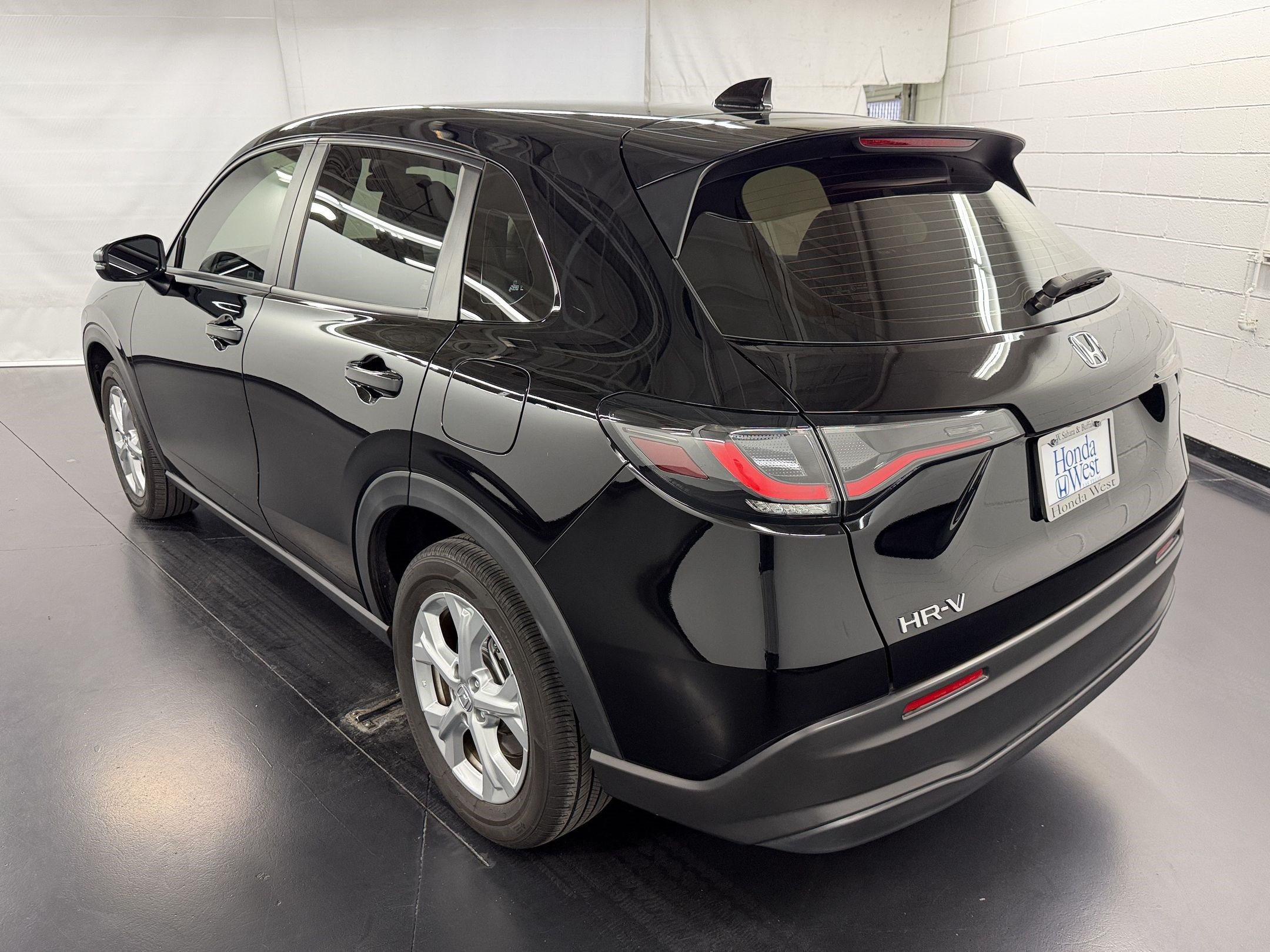 Certified 2024 Honda HR-V LX image 3