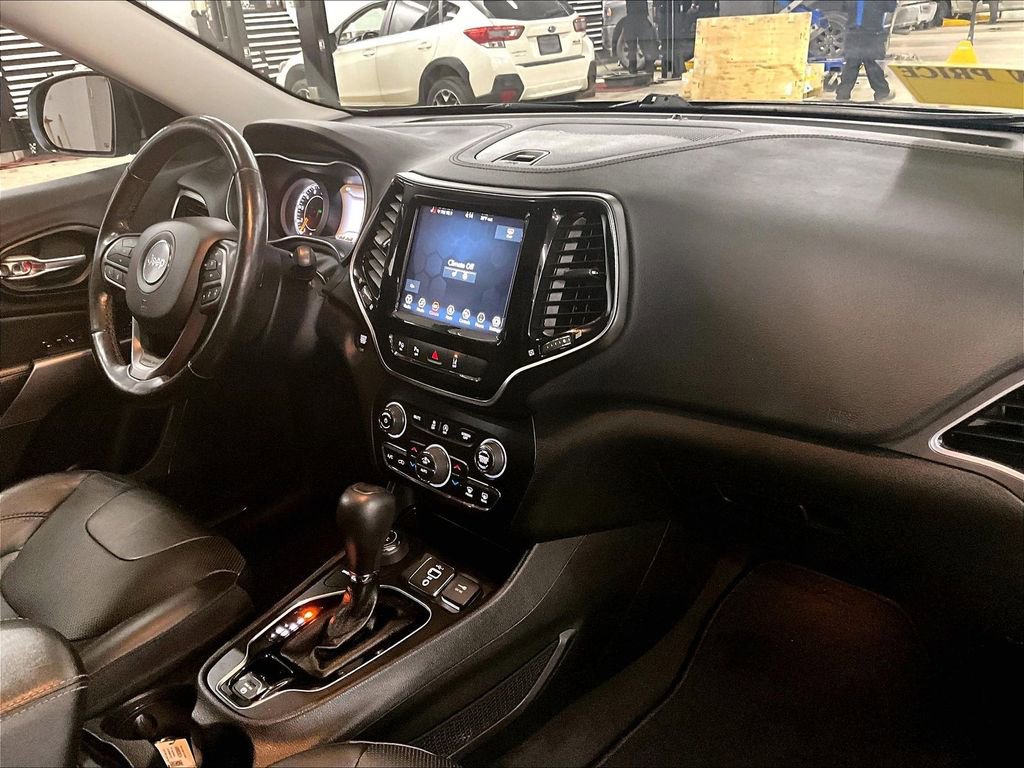 Used 2021 Jeep Cherokee Limited image 14