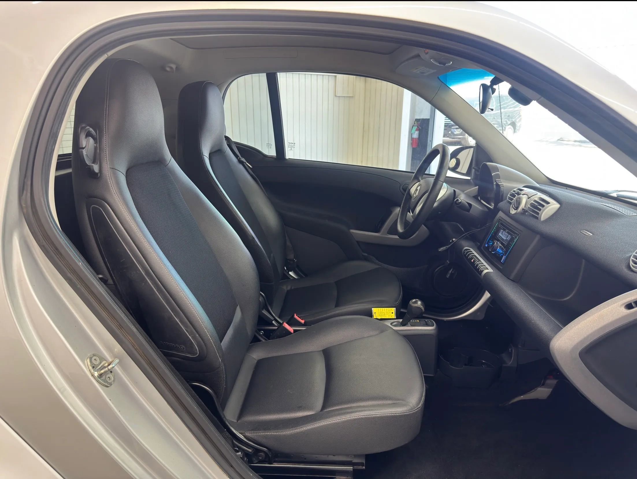 Used 2014 smart fortwo pure image 10