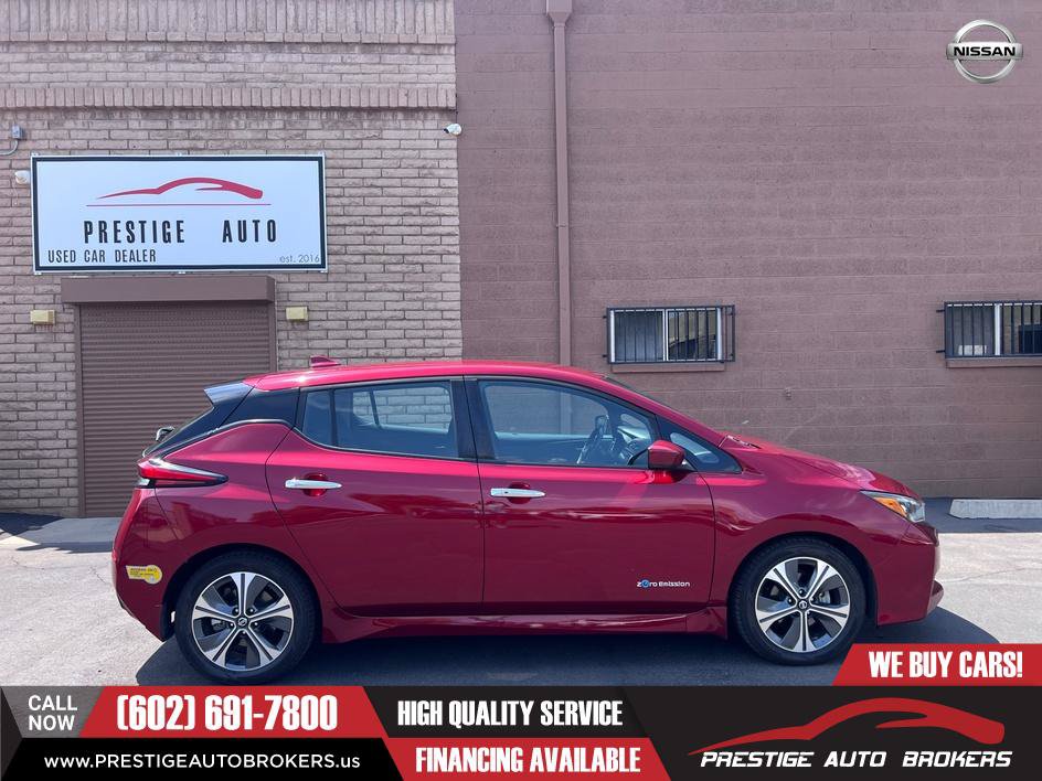 Used 2018 Nissan Leaf SV w/ SV Technology Package FWD image 3
