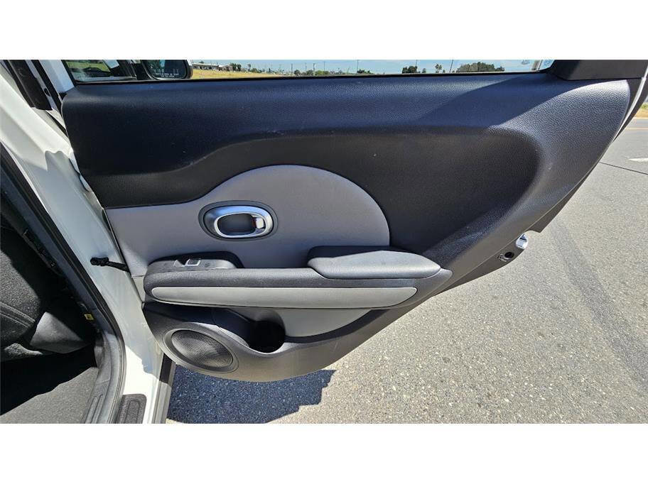 Used 2017 Kia Soul + image 28