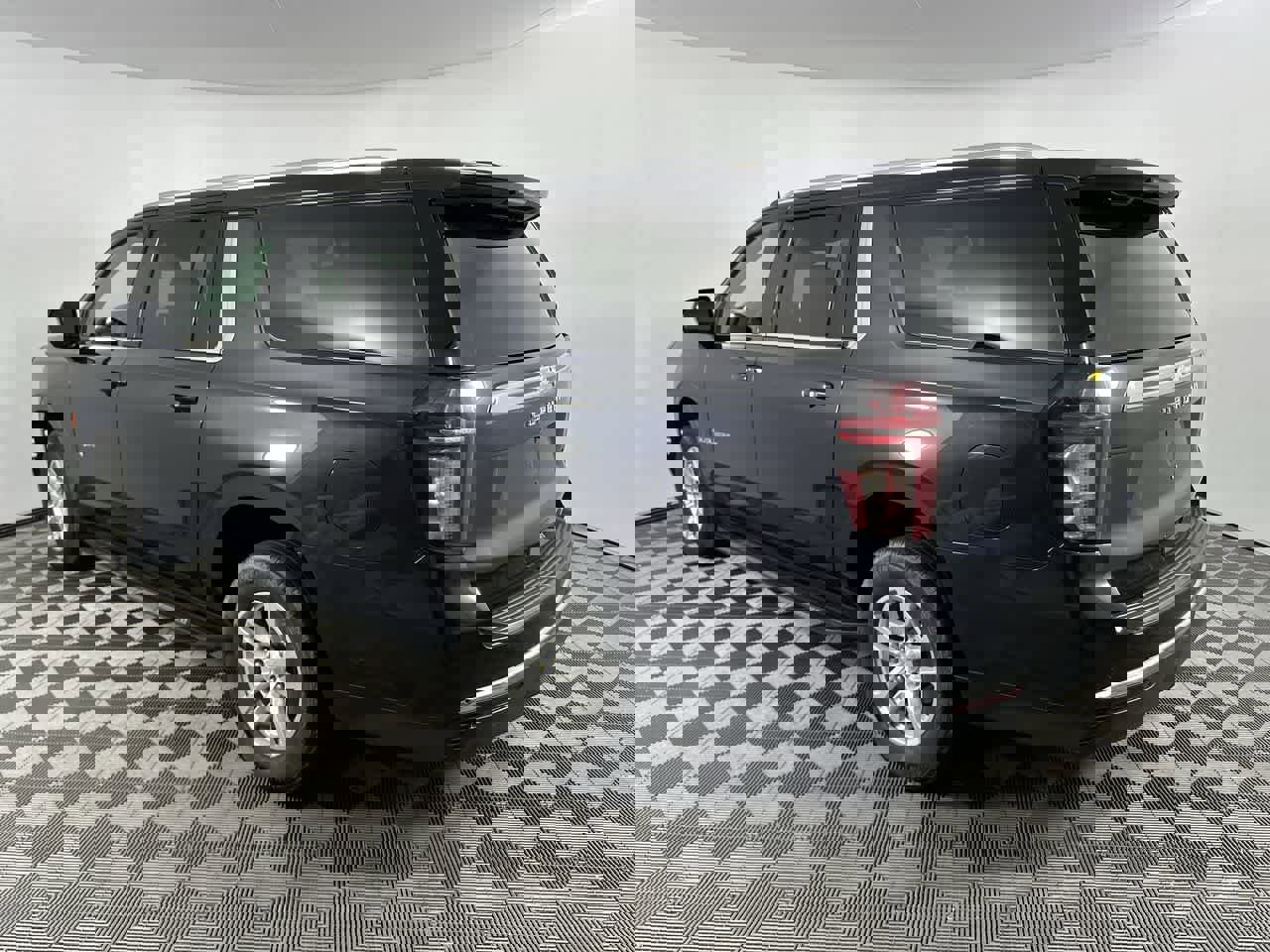 Used 2024 Chevrolet Suburban LT image 6