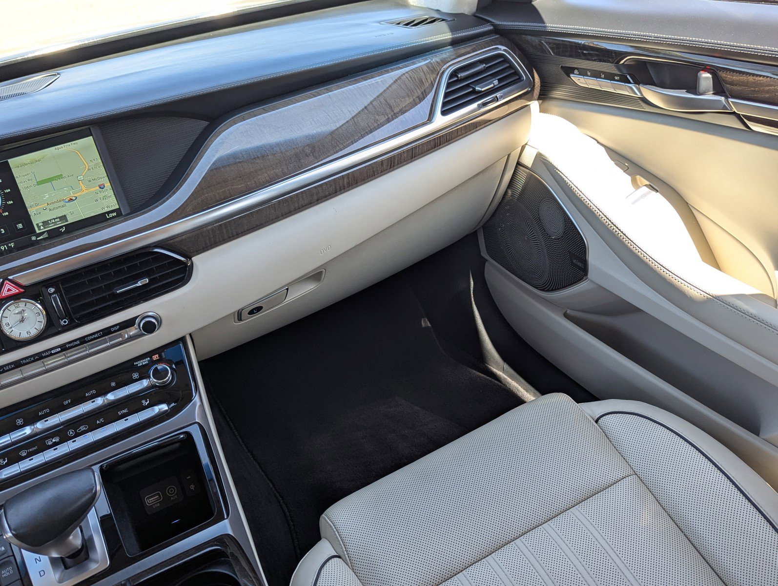 Used 2018 Genesis G90 3.3T Premium image 17