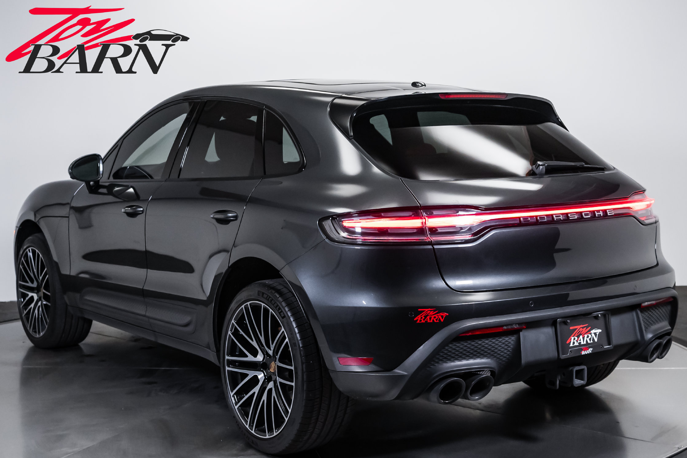 Used 2024 Porsche Macan S AWD/4WD image 3
