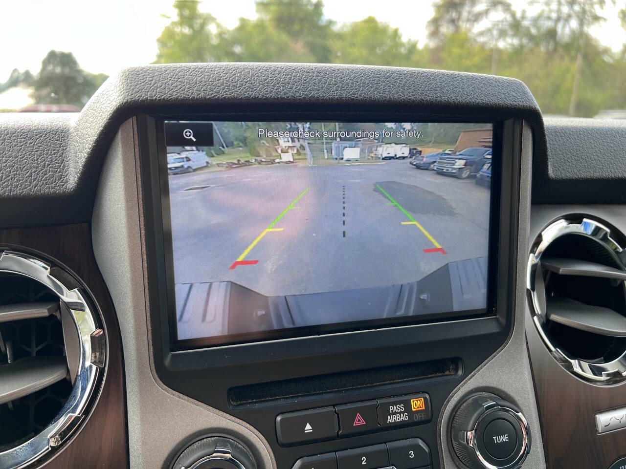 Used 2015 Ford F350 Lariat image 17