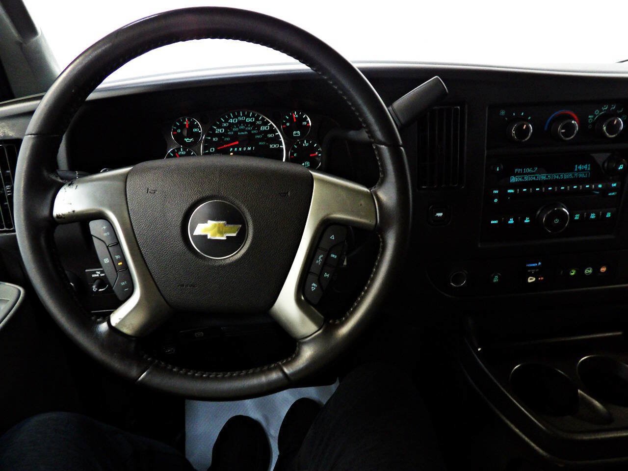 Used 2016 Chevrolet Express 3500 LS w/ Chrome Appearance Package RWD image 14