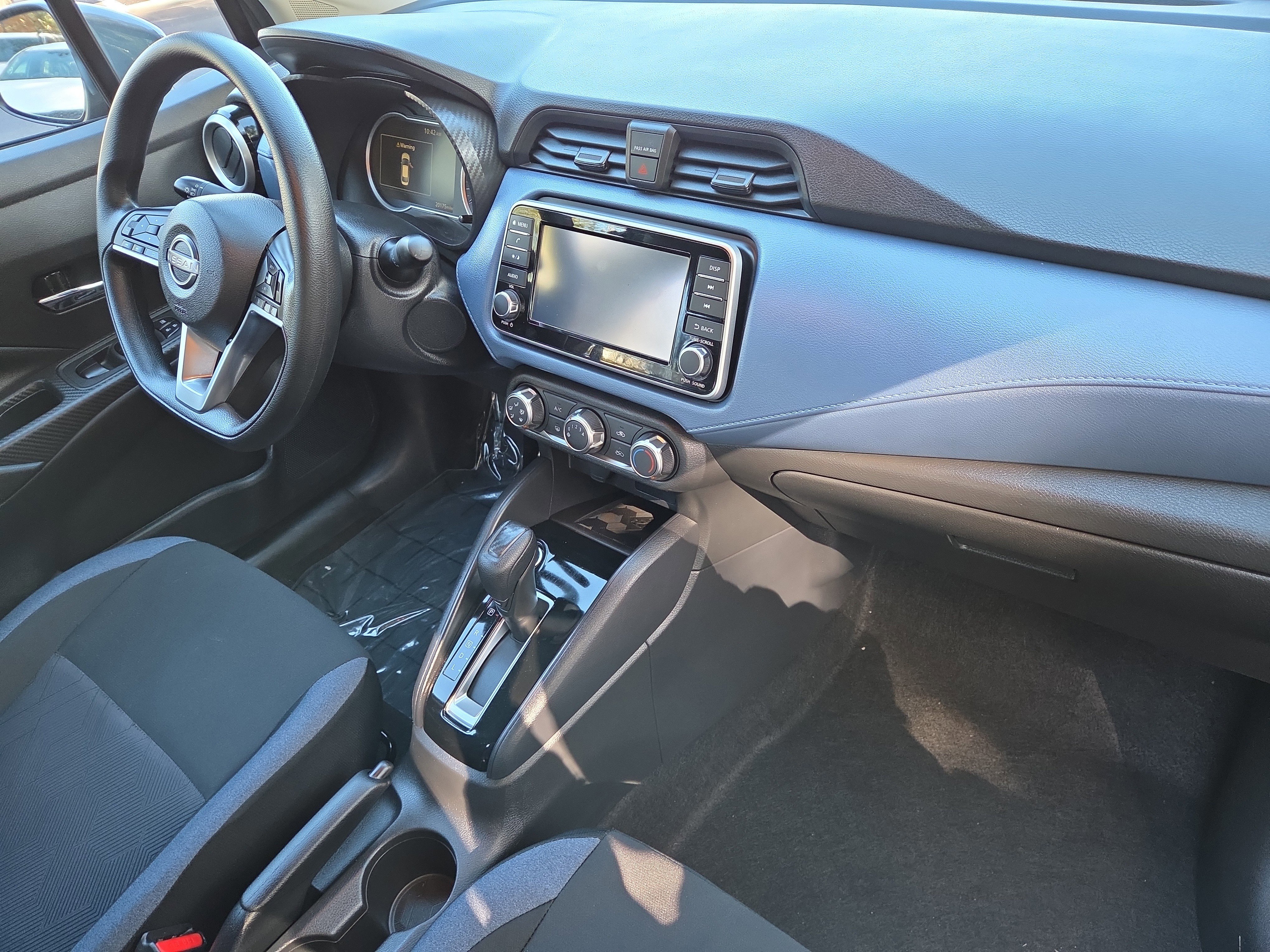 Used 2025 Nissan Versa SV image 37