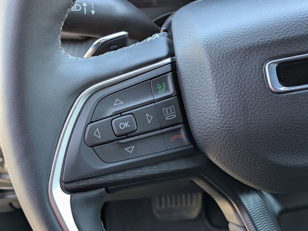 Used 2025 Jeep Grand Cherokee Altitude image 18