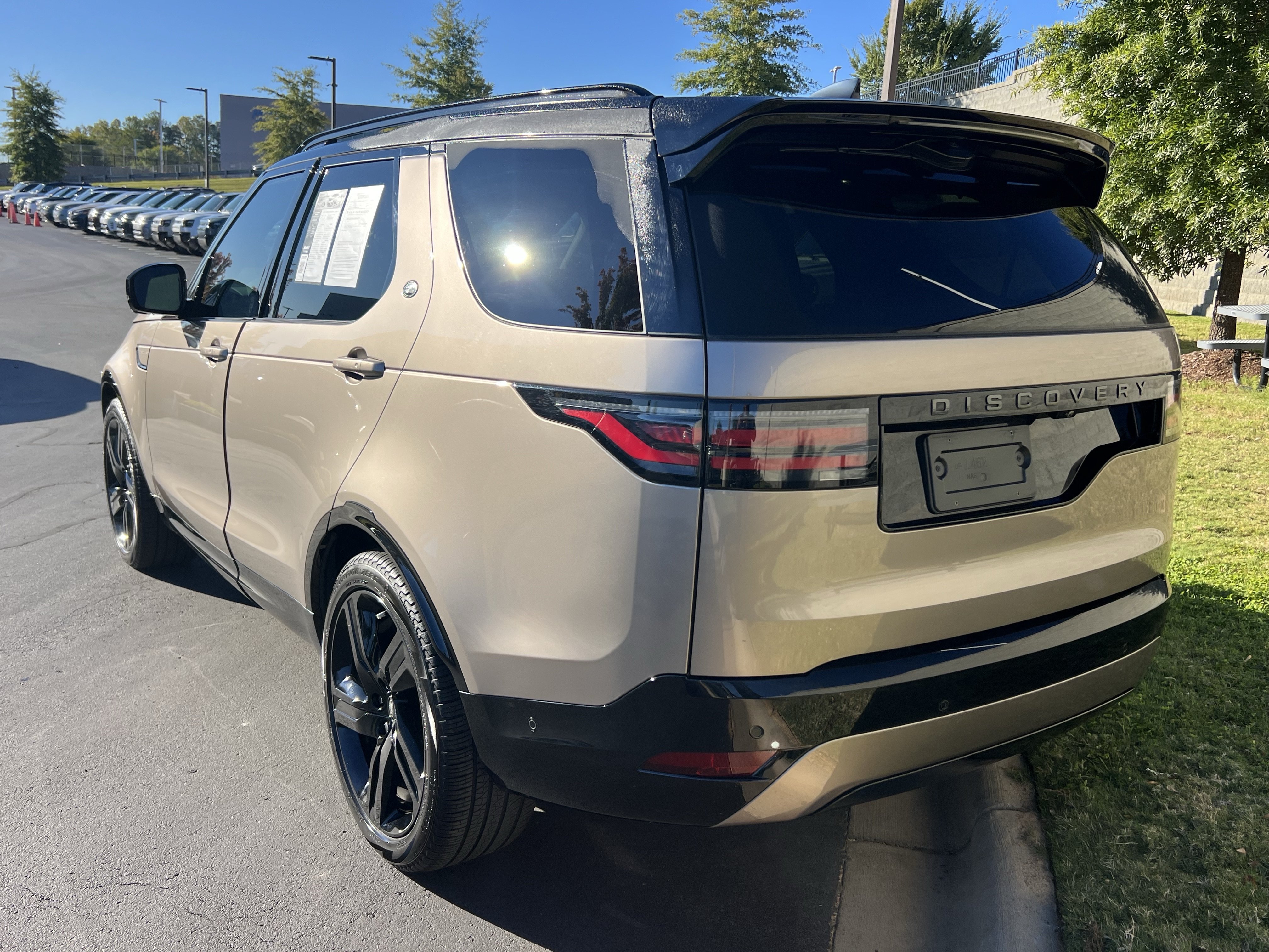 Certified 2025 Land Rover Discovery Dynamic SE AWD/4WD image 5
