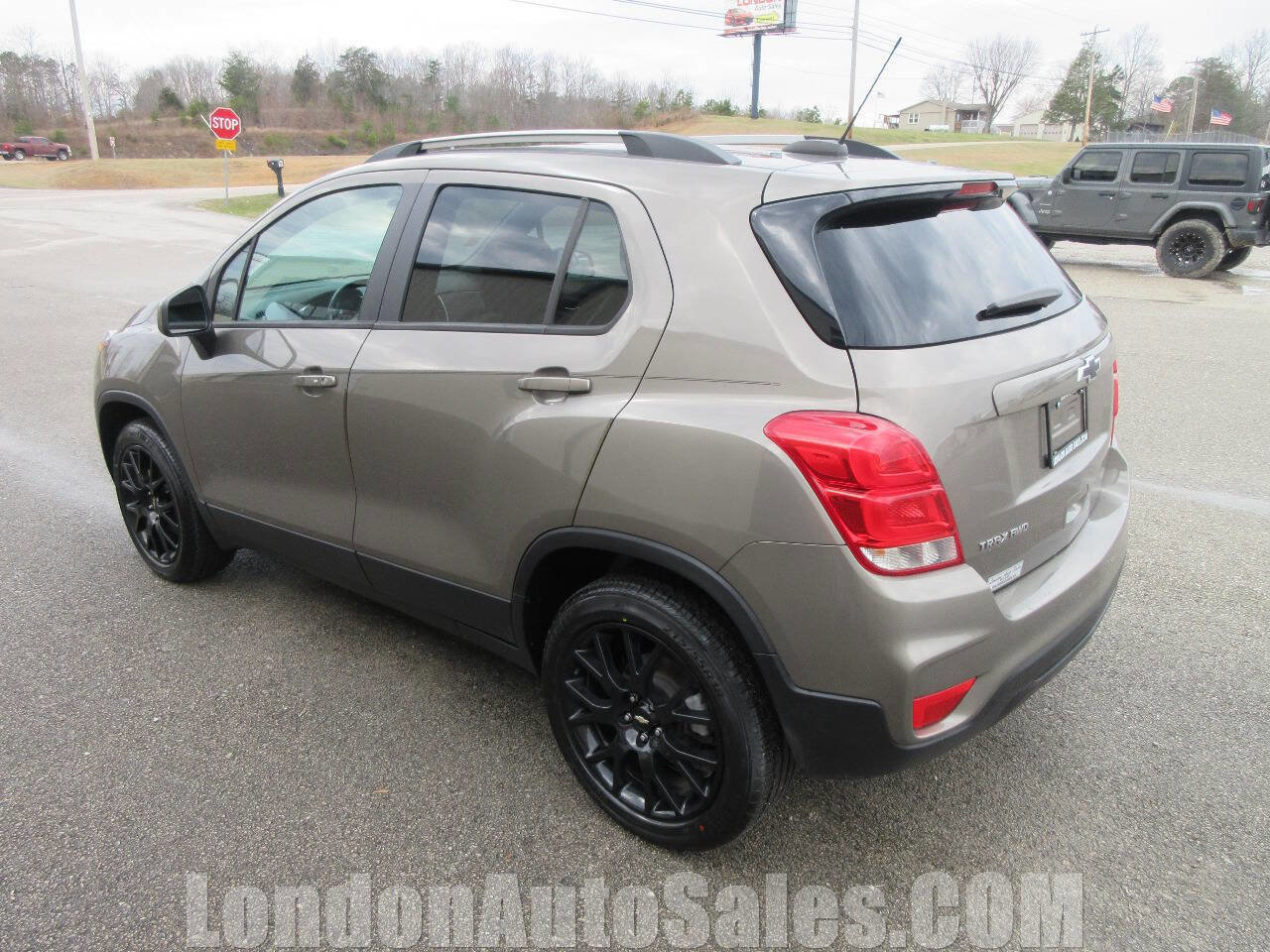 Used 2022 Chevrolet Trax LT w/ Sport Edition image 3