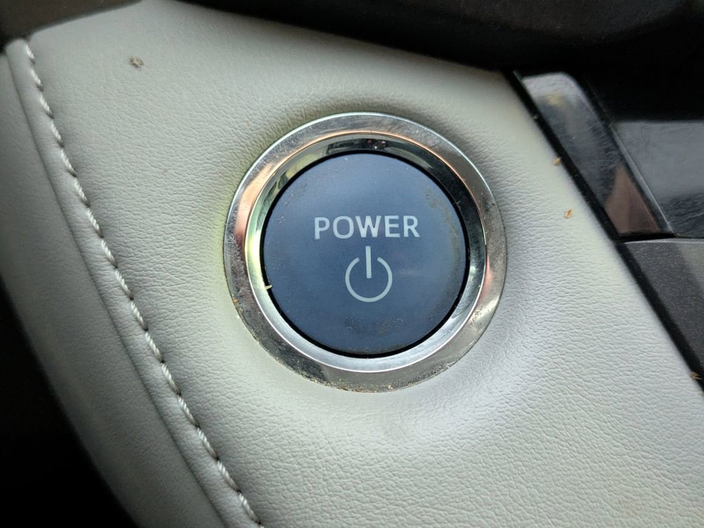 Used 2016 Toyota RAV4 Limited image 31