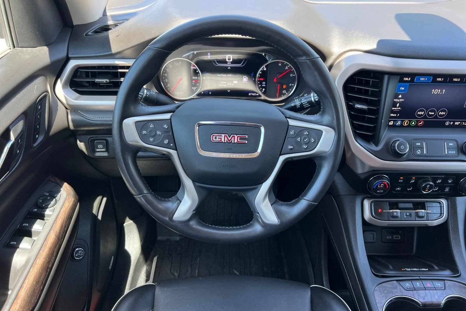 Used 2021 GMC Acadia Denali w/ Denali Ultimate Package AWD/4WD image 16