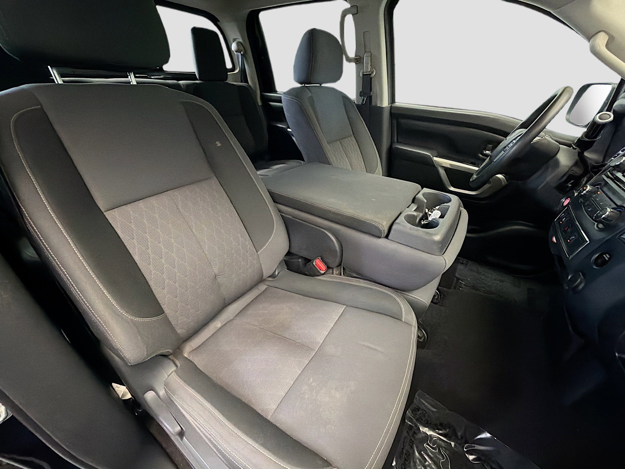 Used 2023 Nissan Titan SV image 15