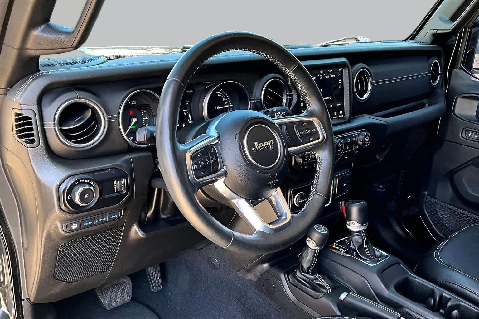 Used 2023 Jeep Wrangler Unlimited Sahara w/ Cold Weather Group AWD/4WD image 16