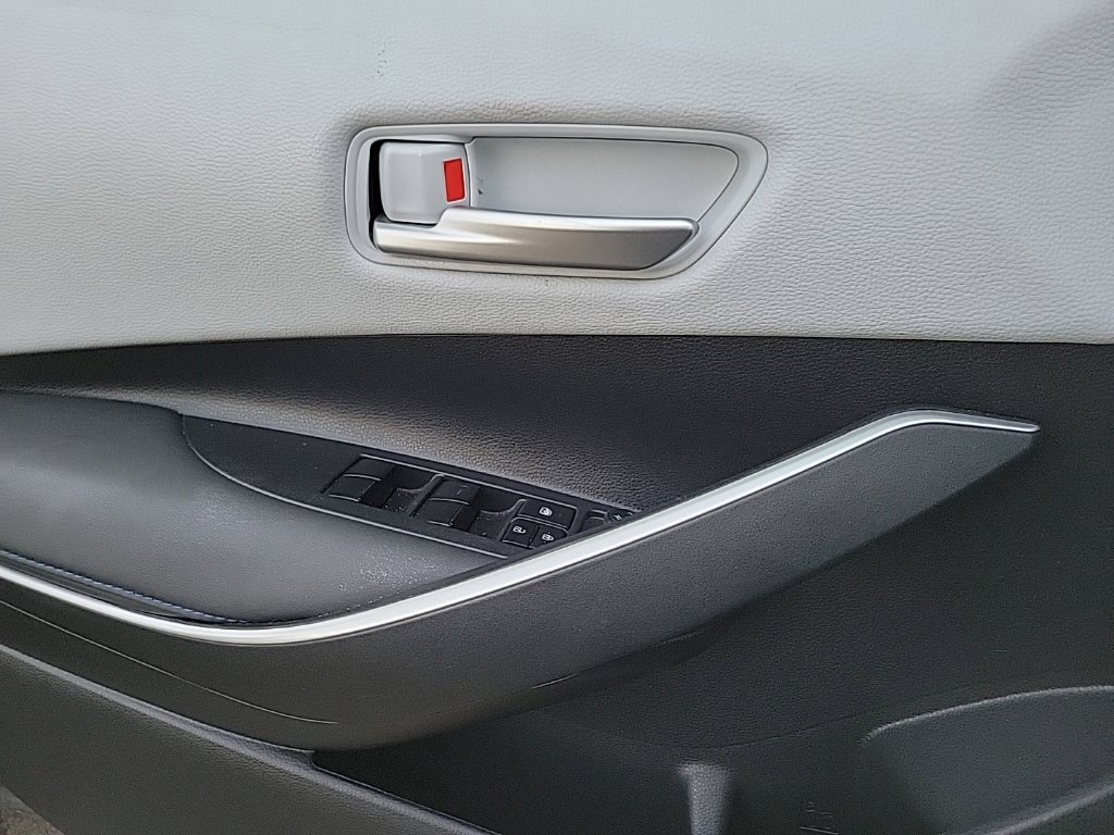 Used 2022 Toyota Corolla SE w/ SE Premium Package FWD image 14
