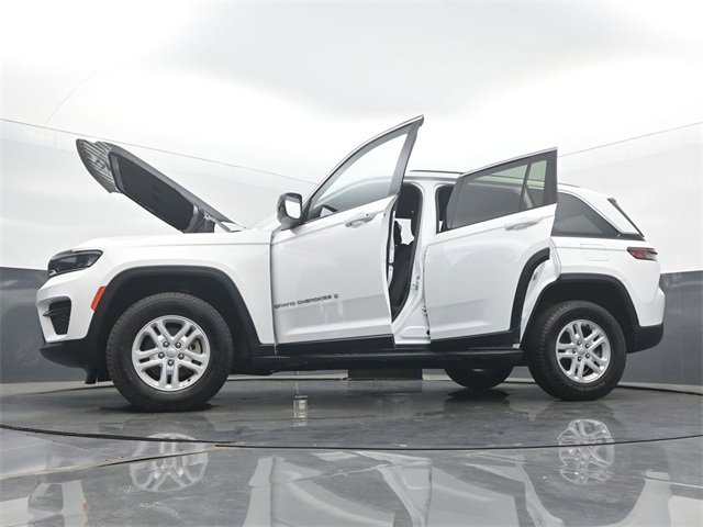 Used 2024 Jeep Grand Cherokee Laredo image 59