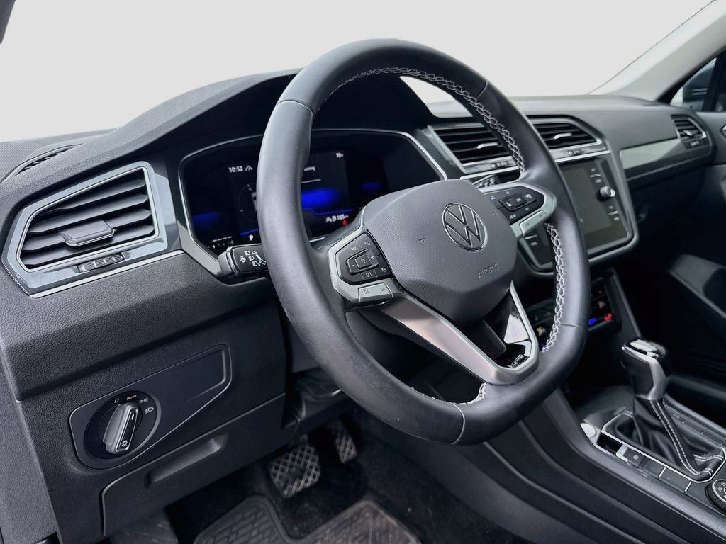 Used 2022 Volkswagen Tiguan SE AWD/4WD image 9