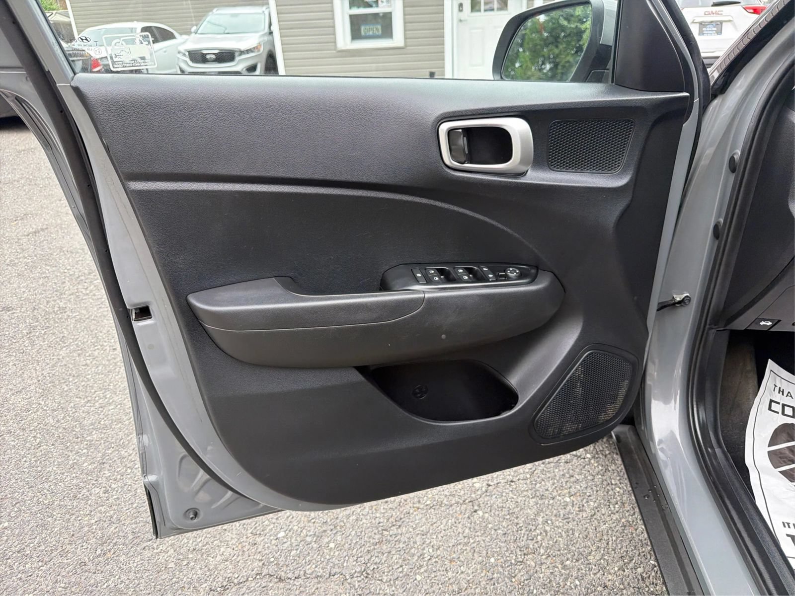 Used 2021 Hyundai Venue SE FWD image 32
