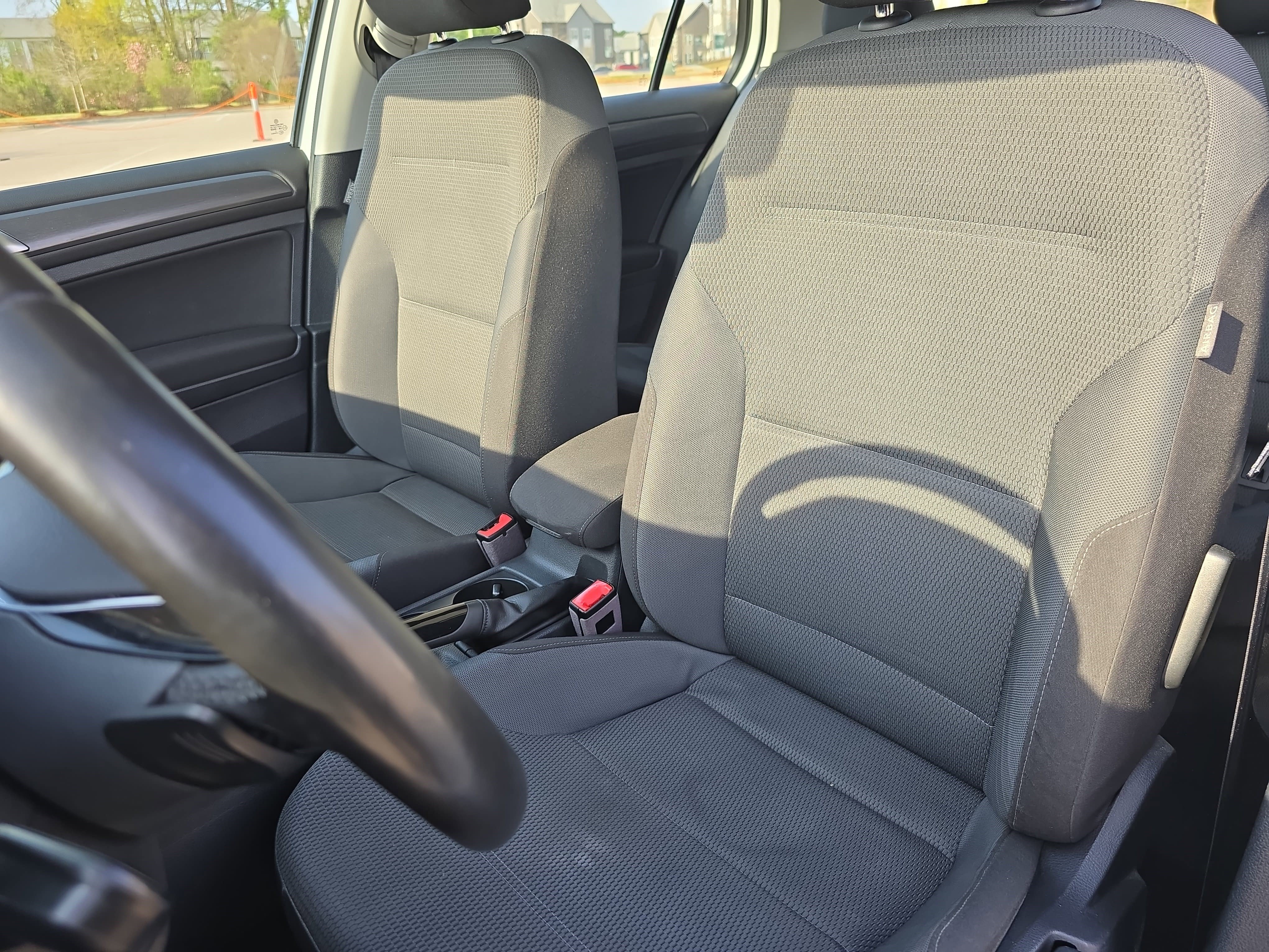 Used 2018 Volkswagen Golf S image 15