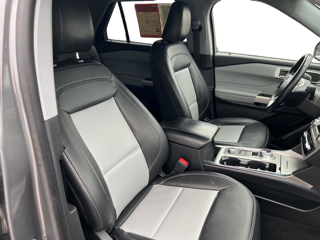 Used 2023 Ford Explorer XLT w/ Equipment Group 202A image 24